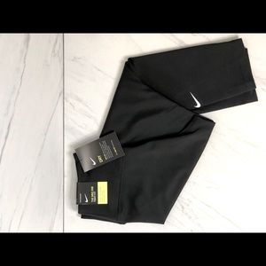 NWT NIKE ONE Mid-Rise Crop Leggings